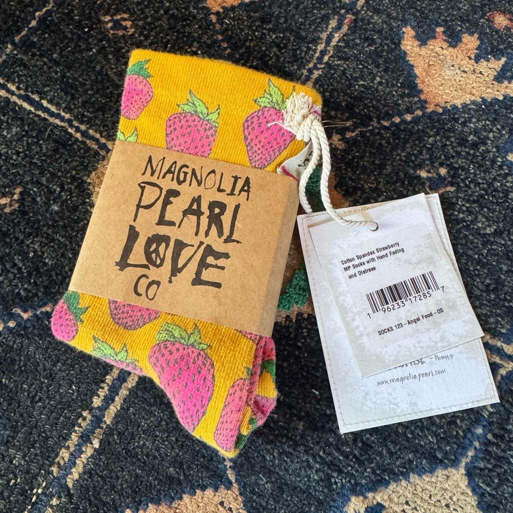 Magnolia Pearl Strawberry Socks NWT